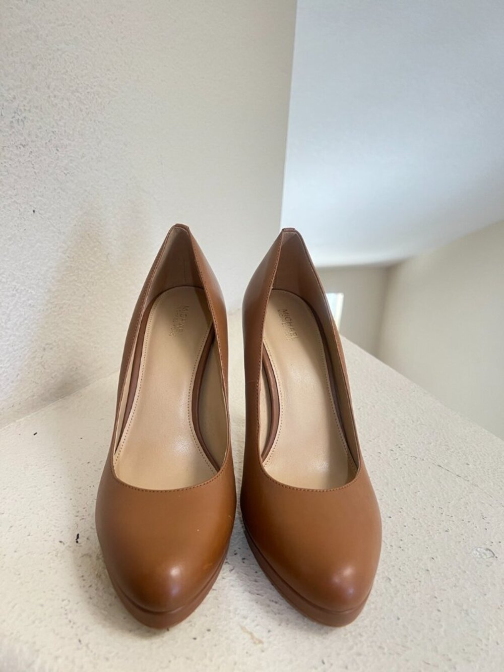 MICHAEL KORS ANTOINETTE PADLOCK MK LOGO ROUND TOE Brown Court Shoes PUMPS - Picture 7 of 8